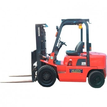 Дизельный вилочный погрузчик NISSAN FJ02